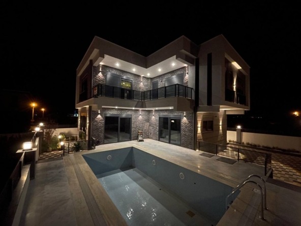 A luxurious 4+1 villa with an area of ​​230 m² in the Döşemealti area